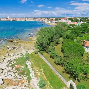 Holiday Nona Umag